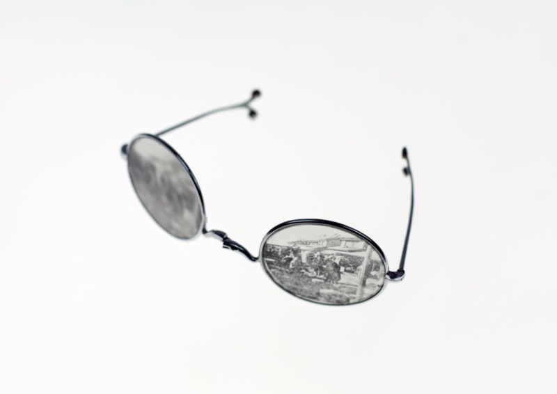 The Rings of Saturn：折りたたみ式こめかみ眼鏡（遠近両用）−大根河岸青物市場